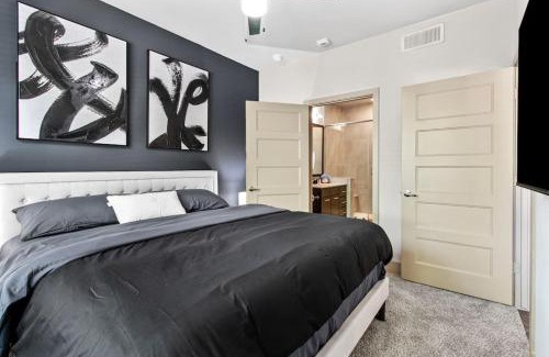 Chestnut Apartment | Charming 1BR Oasis KingBed FreeParking Wi-Fi