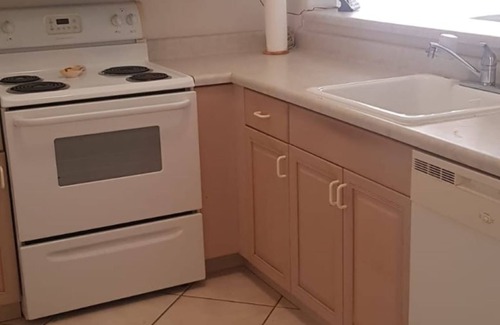 East End House | Charming 2 bd/2br w/pool in secluded community - Ocean Front!