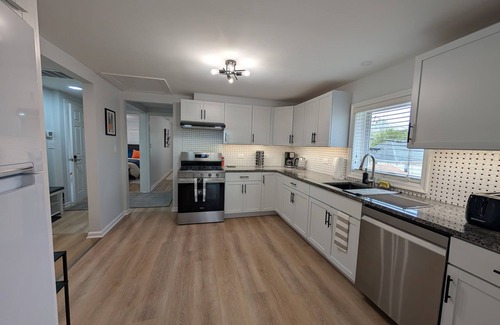 Franklin Park Apartment | Charming 2-bed.apt in Franklin Park, AC, WiFi, O'Hare, free parking, W/D in unit