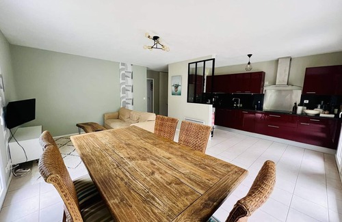 Cambo-les-Bains Apartment | Charming 2-Bed Apt in Cambo-les-Bains - WiFi, Terrace, Parking, Pet-Friendly