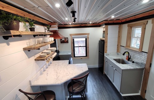 Cortlandt House | Charming 2 Bed backyard guesthouse close to Peekskill, WestPoint, & trails.