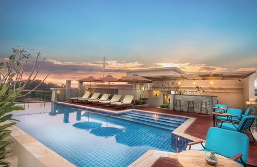 Sangkat Sla Kram Apartment | Charming 2-bedroom with Kitchen, Pool, Fitness room