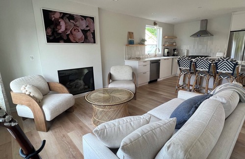Campbell River House | Charming 2-bedroom house in gorgeous Campbell River with WiFi, AC