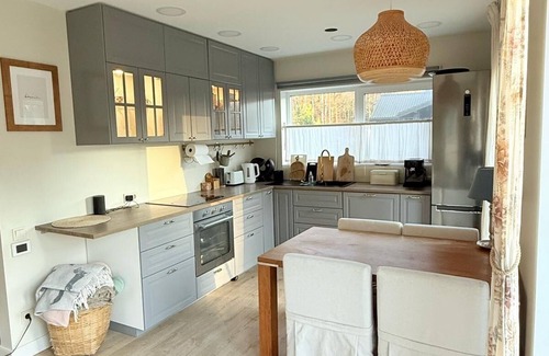 Skulte House | Charming 2-bedroom house with WiFi, AC in lovely Zvejniekciems