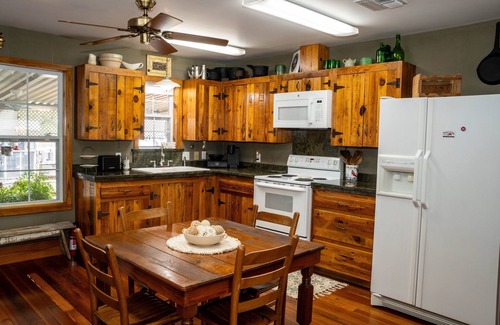 Breaux Bridge House | Charming 2-bedroom house in fabulous Breaux Bridge with WiFi, AC