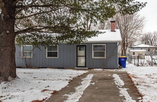 North Liberty House | Charming 2-bedroom house freshly renovated in beautiful North Liberty
