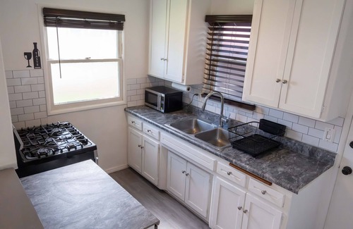 North Redondo House | Charming 2-bedroom house in lovely Redondo Beach with WiFi