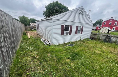 Schuylerville Cottage | Charming 2-bedroom cottage in quaint Schuylerville with WiFi, AC