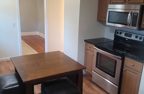 West Hartford House | Charming 2-bedroom townhome in wonderful West Hartford near Blue Back Square!