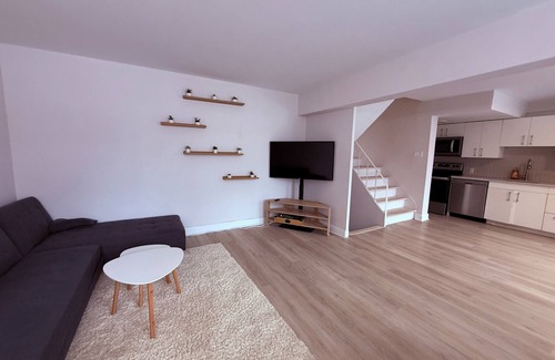 Shaughnessy Village Condo | Charming 2-bedroom 2 floor King Bed Condo in Downtown Montreal