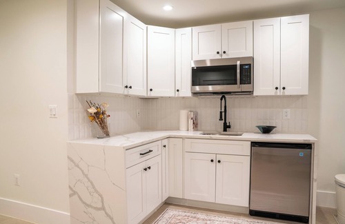Brightwood Park Apartment | Charming 2-bedroom apartment in Washington with AC and parking