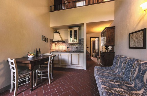 Capannoli Apartment | Charming 2-bedroom apartment with AC and fitness room in Capannoli