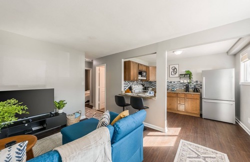 Riverside Apartment | Charming 2-bedroom apt in quiet Riverside in between airport and Kansas City