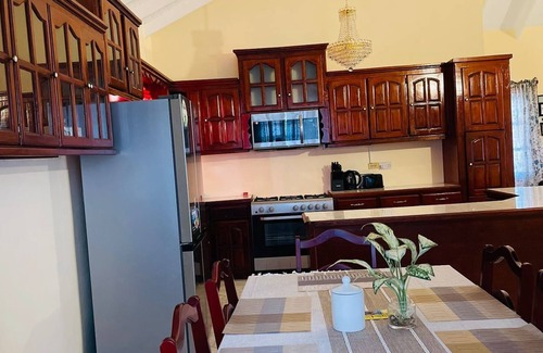 Brighton Apartment | Charming 2-bedroom apartment with WiFi, AC at Castle Berry