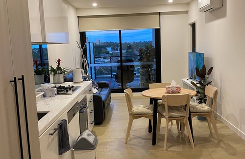Clayton Apartment | Charming 2-bedroom apartment in brilliant Clayton with AC, WiFi