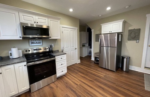 Marietta Condo | Charming 2-Bedroom Apartment Near Historic Downtown Marietta