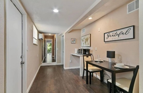 Auburn Apartment | Charming 2-bedroom apartment with WiFi, AC in serene Auburn