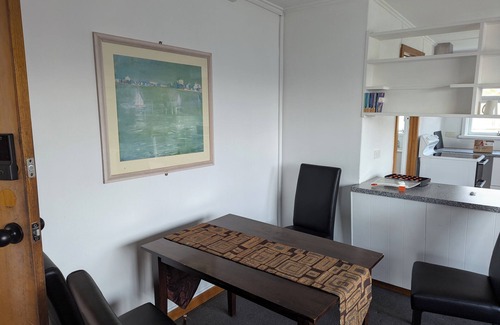 Glebe Apartment | Charming 2-bedroom apartment in marvelous Glebe with WiFi, AC