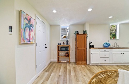 Cocoa Apartment | Charming 2-bedroom apartment with WiFi, AC in lovely Cocoa