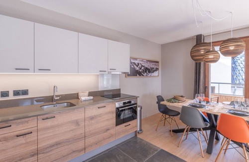 Viel-Alpe Apartment | Charming 2-Bedroom Apartment Near Slopes with Garage and WiFi in Alpe d'Huez