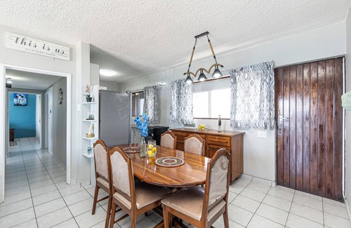 Kingsborough Apartment | Charming 2-bedroom beachfront apartment with WiFi in Amanzimtoti
