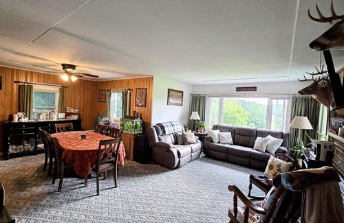 Cayuga Bed & Breakfast | Charming 2-bedroom bed & breakfast in peaceful Cayuga with WiFi, AC