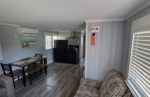 Wareham Center House | Charming 2-bedroom bungalow in brilliant Wareham with AC, WiFi.