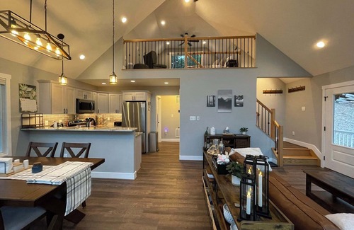 Rileyville Cottage | Charming 2-bedroom cottage in Rileyville with WiFi and AC