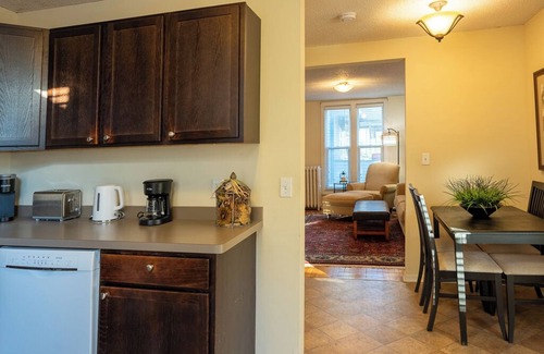 Midway Condo | Charming 2-bedroom condo in lovely Saint Paul