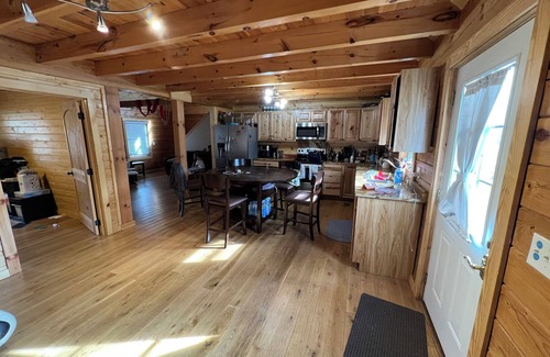 Woodlawn Cabin | Charming 2-bedroom cabin in Woodlawn/Galax VA with modern features