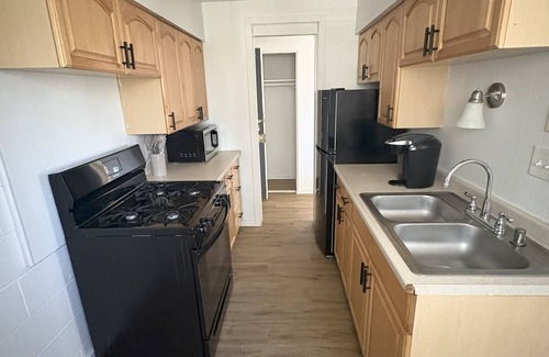 Barberton Apartment | Charming 2-bedroom Corporate Apartment in Barberton with WiFi, AC