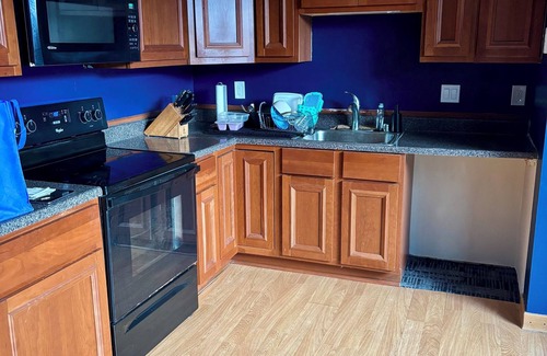 Colgate Condo | Charming 2-bedroom condo with AC, WiFi in delightful Suburban Milwaukee