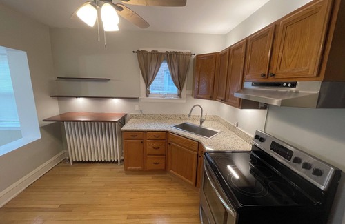 Jefferson Park Condo | Charming 2-bedroom condo with WiFi, AC in lovely Chicago. Ample parking,