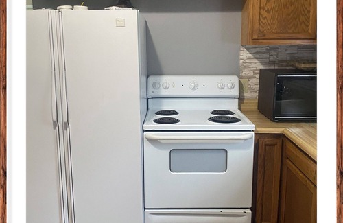 Meador Cottage | Charming 2-bedroom cottage in Matewan with WiFi and AC