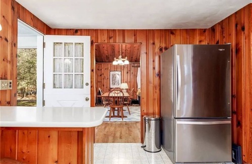 Putnam Cottage | Charming 2-bedroom cottage on 7 acres of woods in Putnam with AC, WiFi
