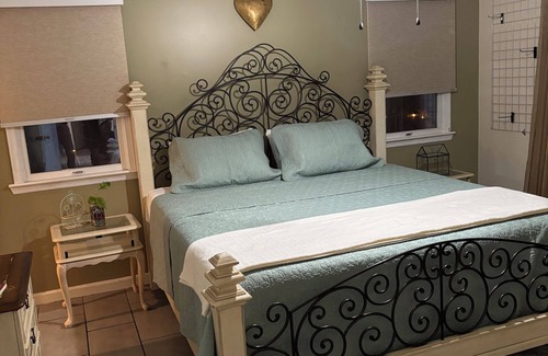 Jupiter Farms Other | Charming 2-bedroom farmhouse in brilliant Jupiter with AC, WiFi,Hot tub,