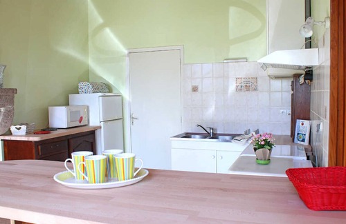 Trezelles Cottage | Charming 2-Bedroom Gîte: Countryside Views, Modern Amenities, Near Vichy & Lapalisse