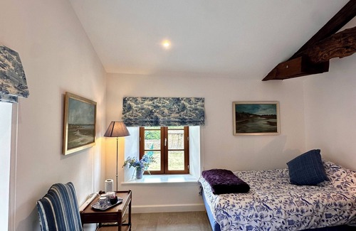 North district Other | Charming 2-bedroom Gite in peaceful Niort - WiFi, 10 mins from City Center