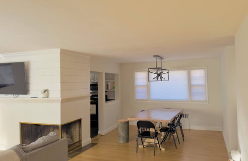 Bridgeport House | Charming 2-bedroom house in Bridgeport.Trumbull/Fairfield line with AC, WiFi.