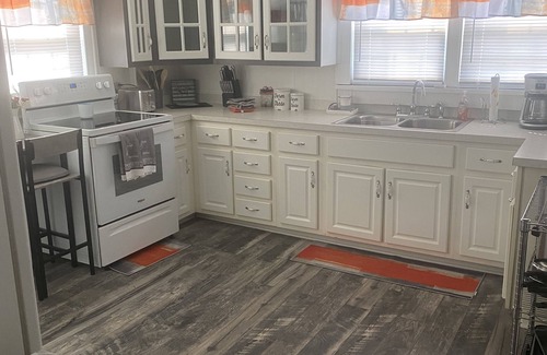 Greensburg House | Charming 2-bedroom house with WiFi, AC in welcoming Greensburg.