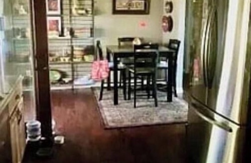 Chenoweth House | Charming 2-bedroom house with a view, attached garage and all the amenities.