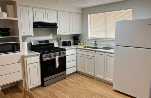 West Arlington House | Charming 2-bedroom house with WiFi, AC in superb Arlington