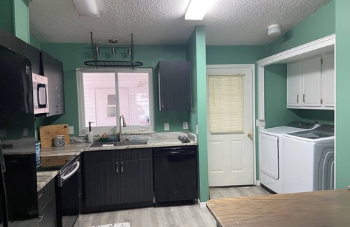 The Villages House | Charming 2-bedroom house in serene Lady Lake Villages home with AC