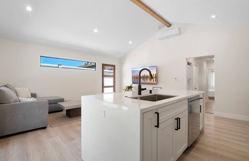 Lake Murray House | Charming 2-bedroom house in delightful San Diego with WiFi, AC