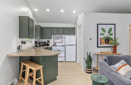 Saugatuck House | Charming 2-bedroom house in Saugatuck with AC, WiFi, Pet Friendly