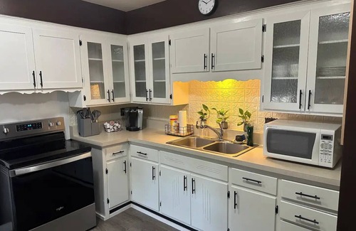 Beloit House | Charming 2-bedroom Home Near Downtown Beloit/Beloit College