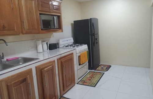 Portmore House | Charming 2-bedroom house in Portmore with WiFi, AC
