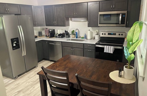 Lewiston House | Charming 2-bedroom house near Artpark in the Village of Lewiston