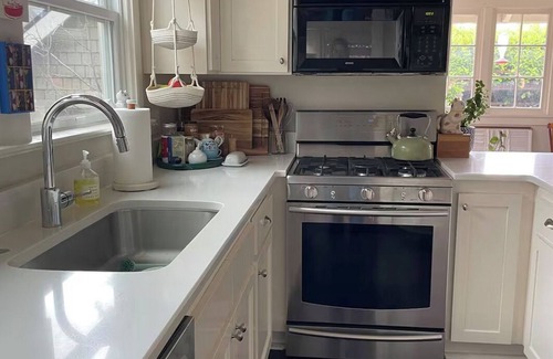 Alberta Arts District House | Charming 2-bedroom house with WiFi and AC in delightful Portland