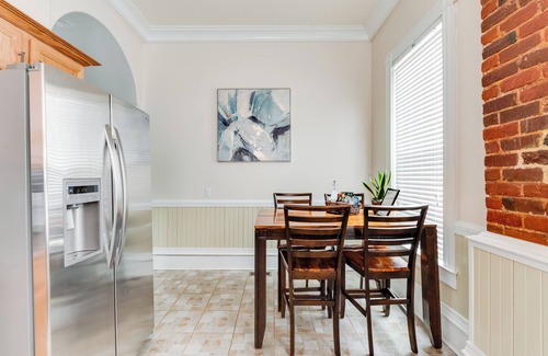 Fan District House | Charming 2-bedroom house with WiFi, AC, & Patio in the heart of Richmond!